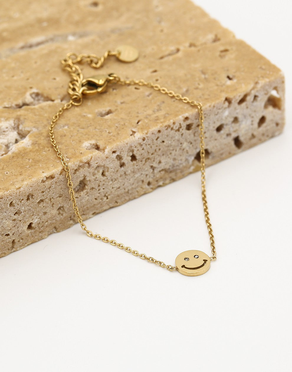 Armband smiley goudkleurig