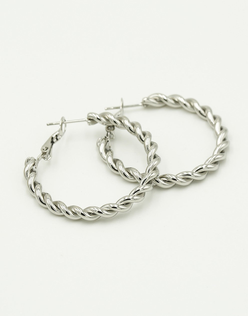 Oorringen gedraaid patroon zilverkleurig 30mm