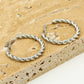 Oorringen gedraaid patroon zilverkleurig 30mm