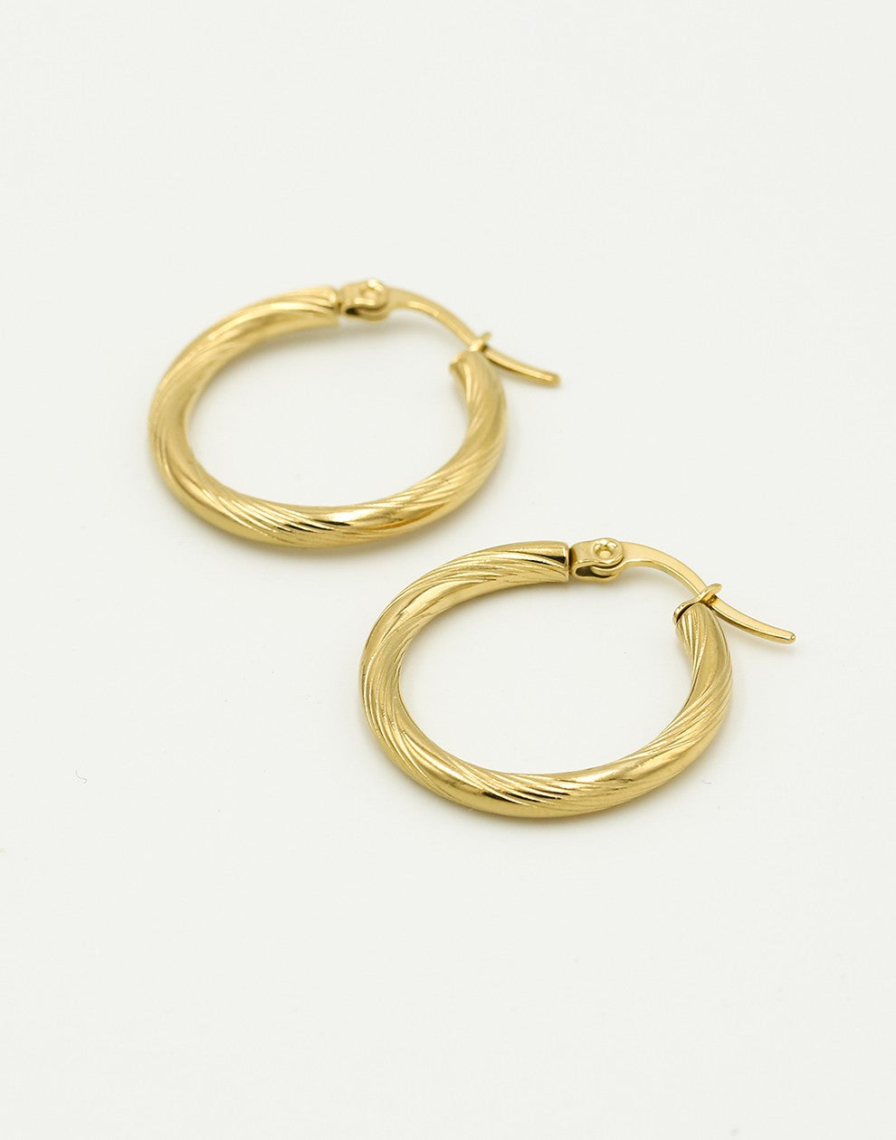 Oorringen hoops motief goudkleurig 20mm