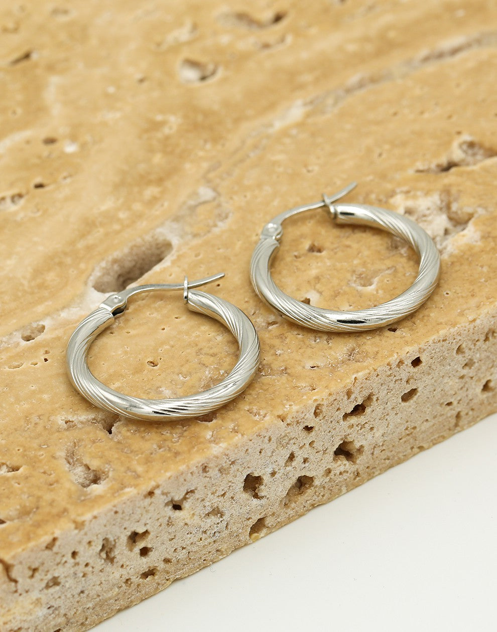Oorringen hoops motief zilverkleurig 20mm
