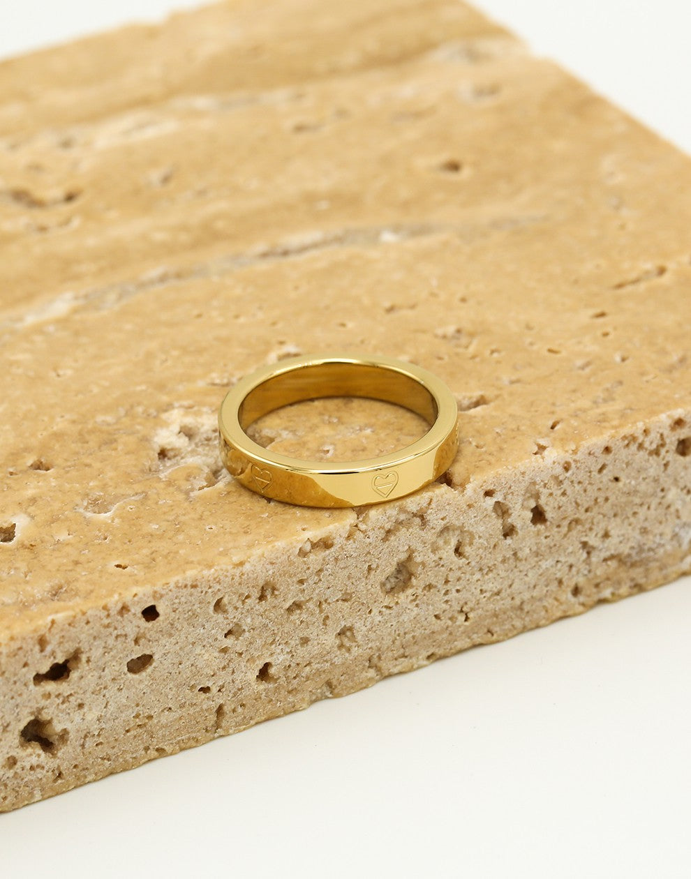 Ring hartjes motief goudkleurig