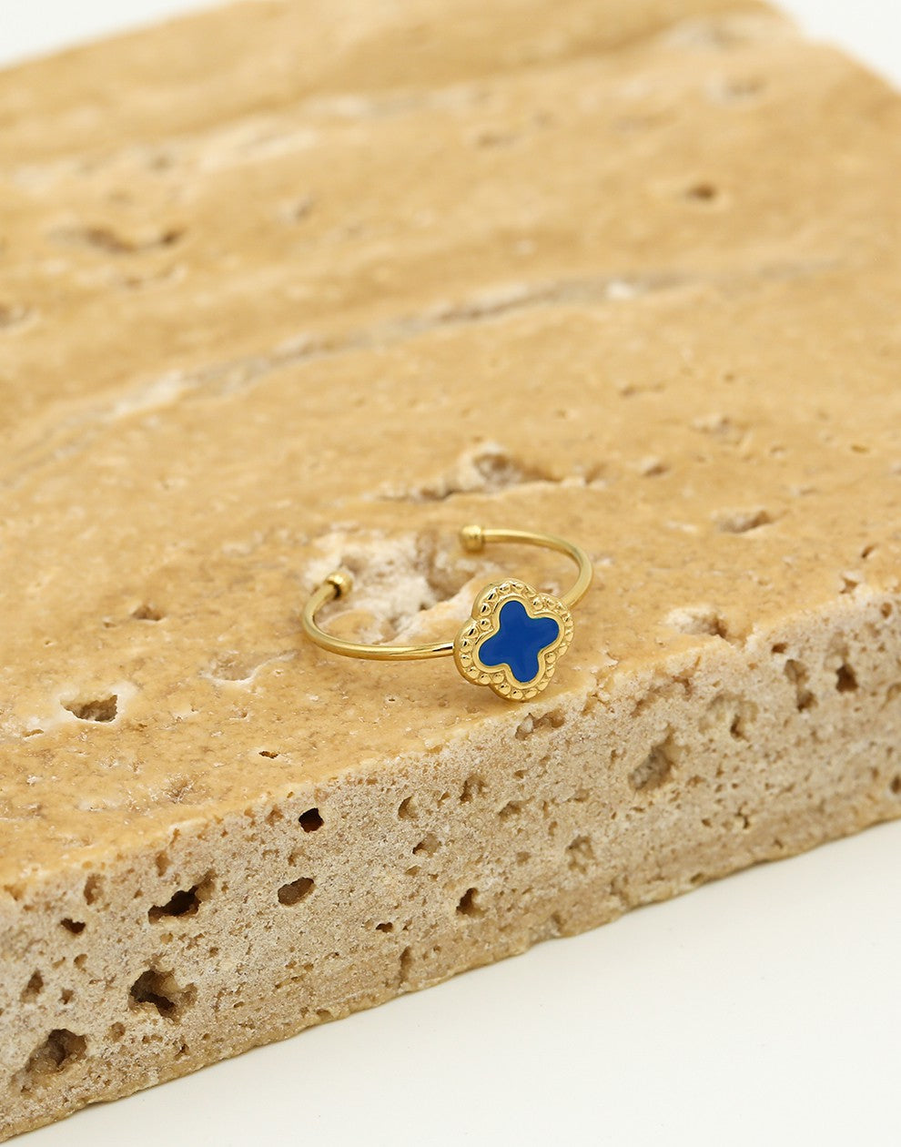 Ring klaver blauw goudkleurig