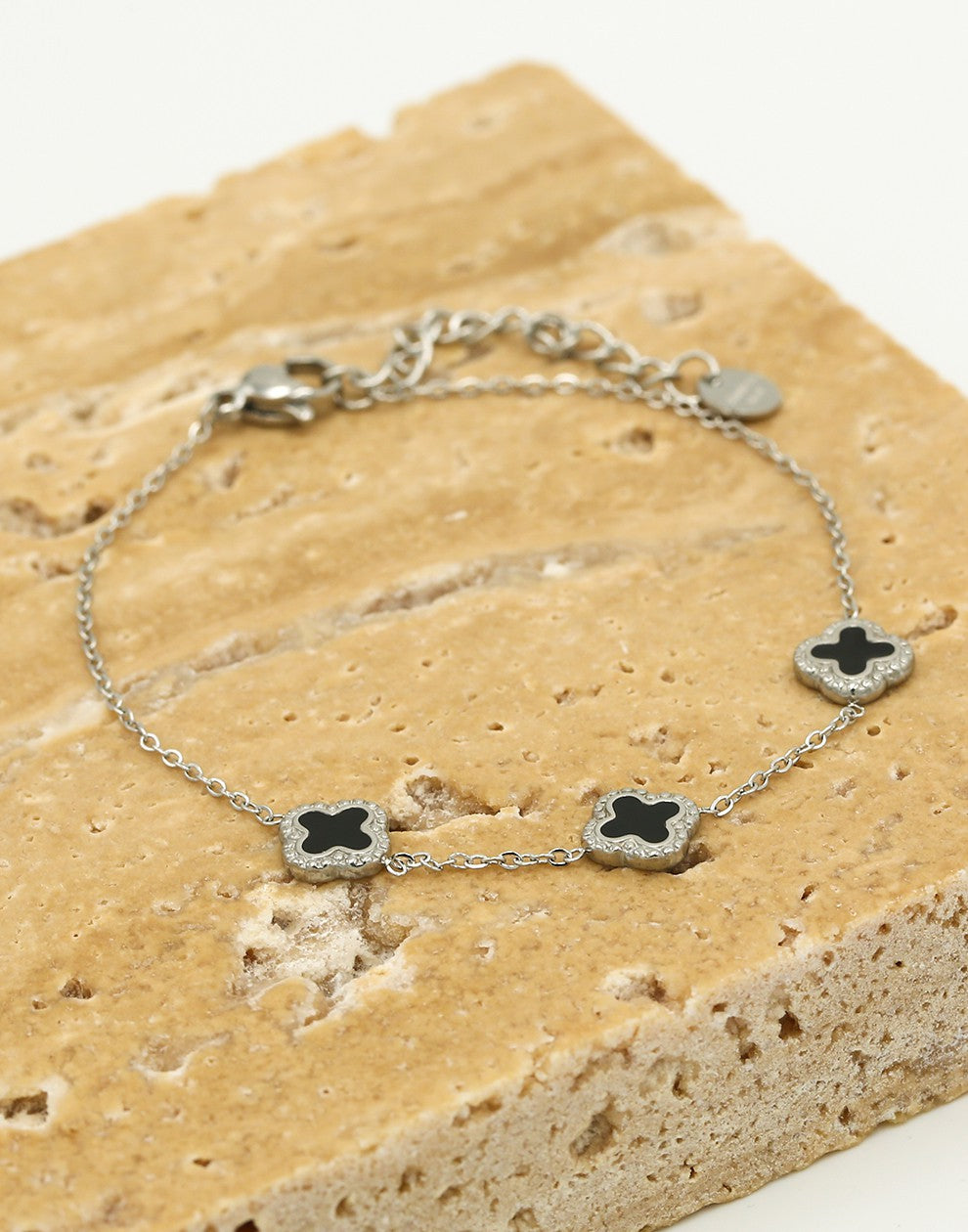 Armband klavers zwart zilverkleurig