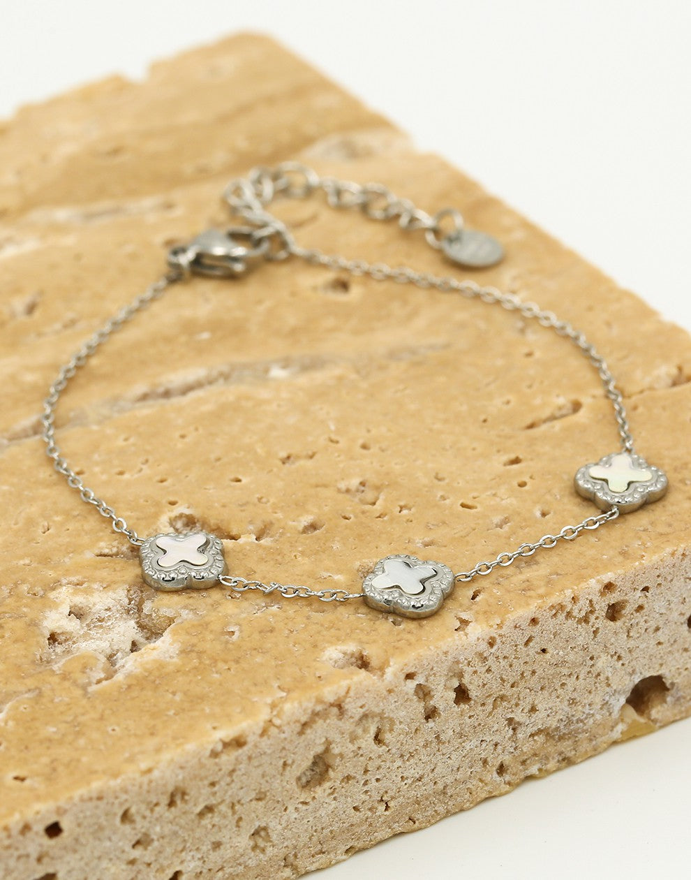 Armband klavers wit zilverkleurig