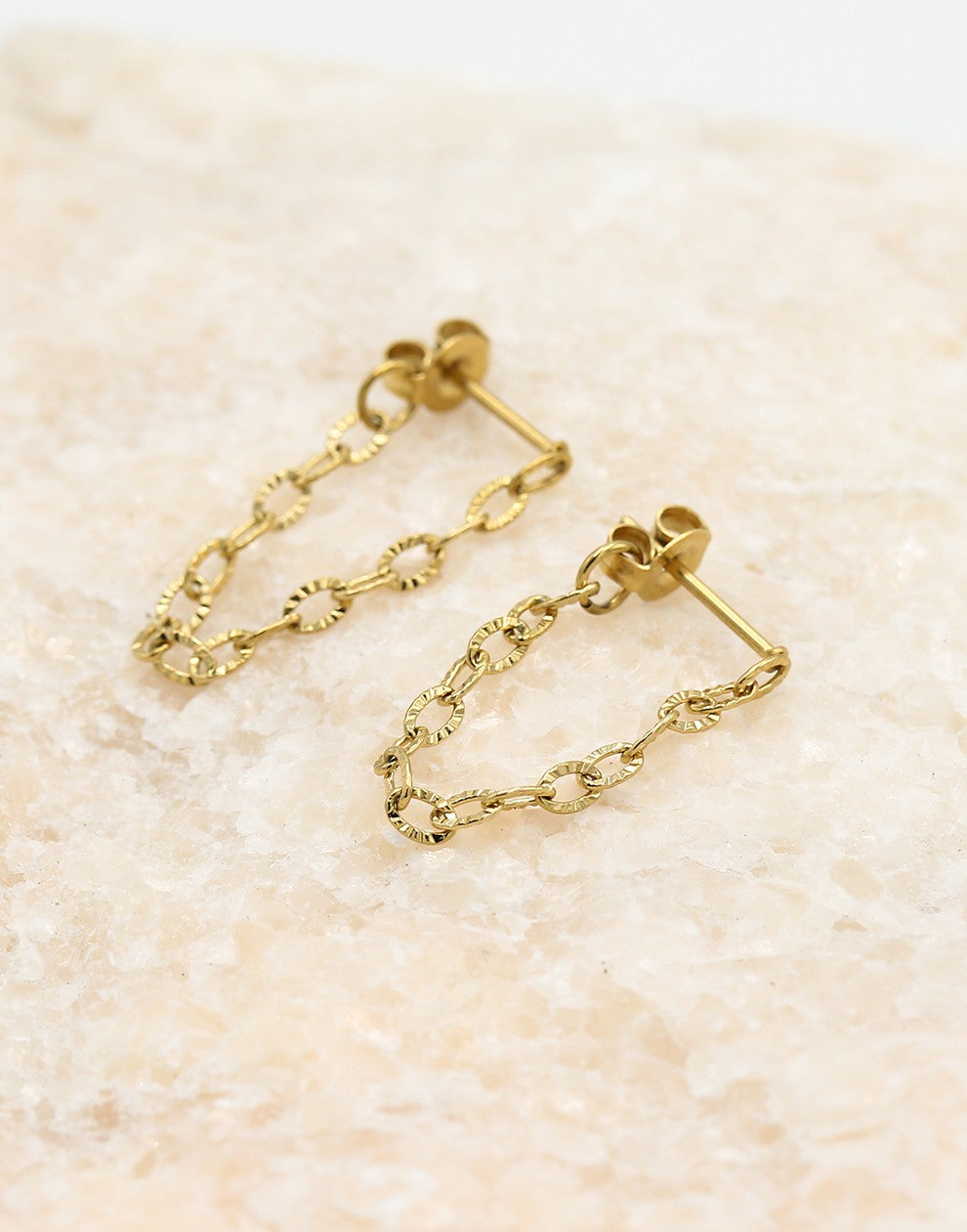Oorsteker fijne schakelketting goudkleurig