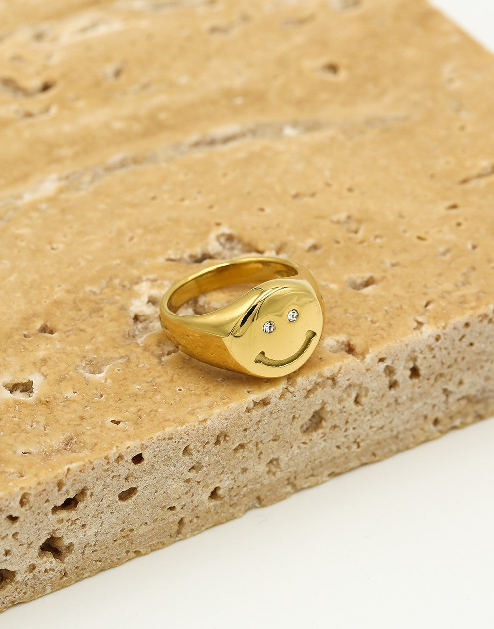 Zegelring smiley goudkleurig