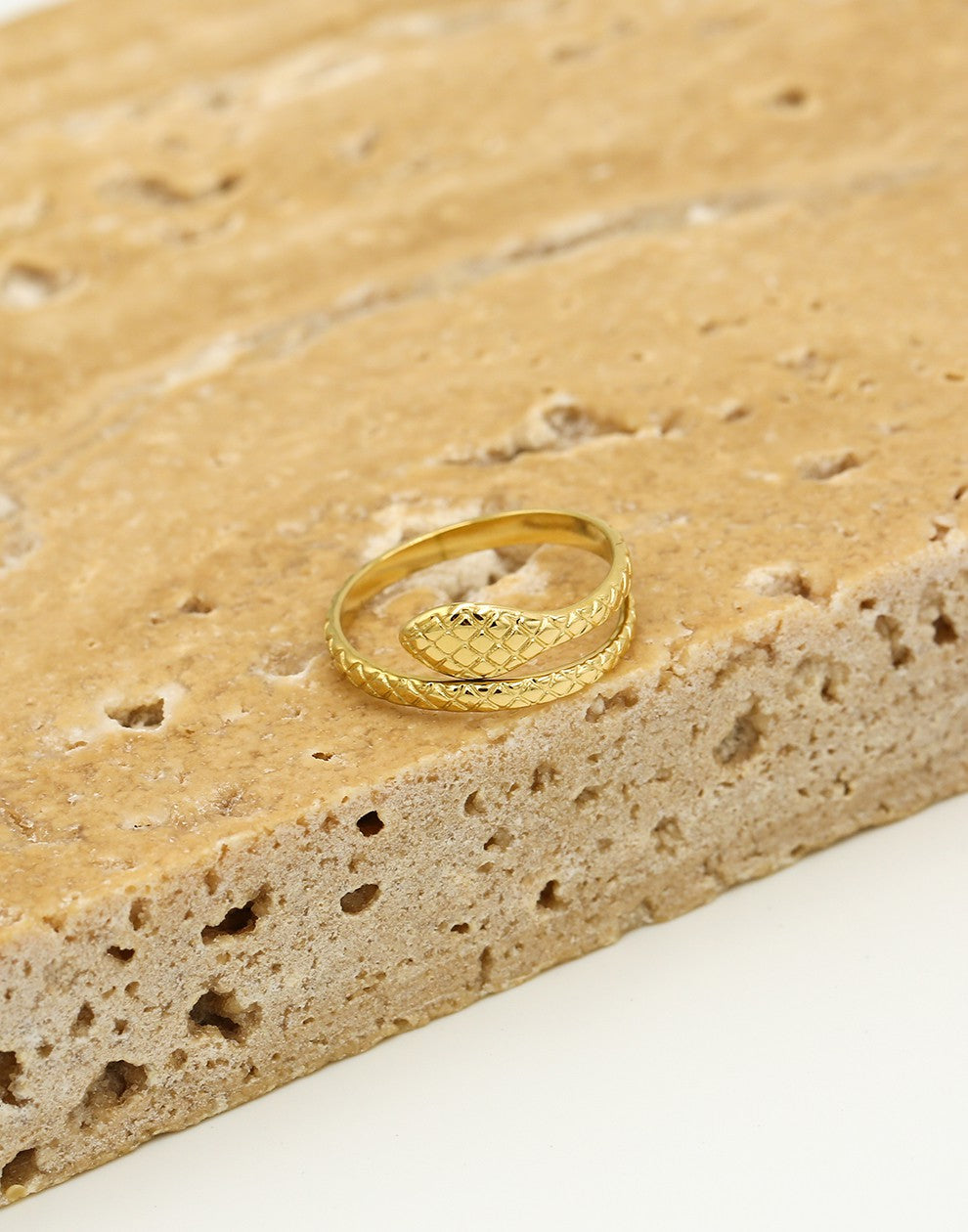 Ring met slang goudkleurig