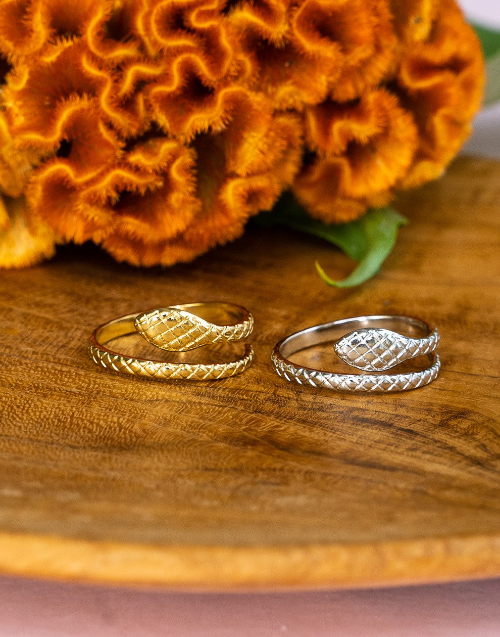 ring met slang zilverkleurig
