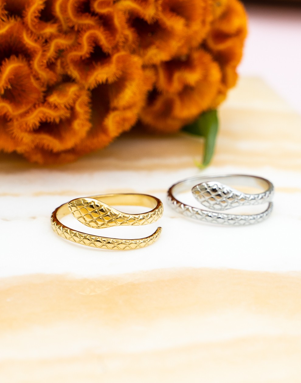 Ring met slang goudkleurig