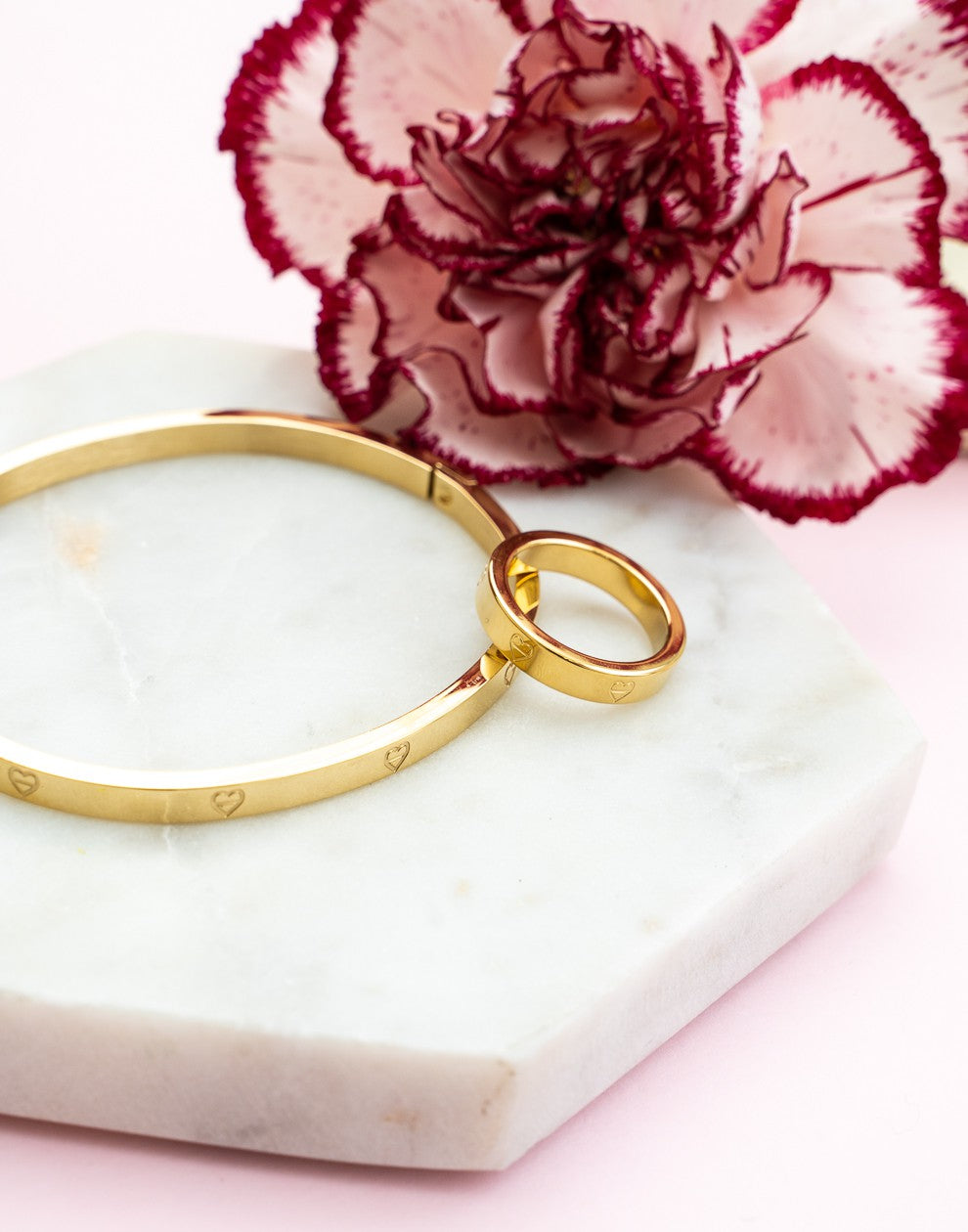 Bangle hartjes goudkleurig