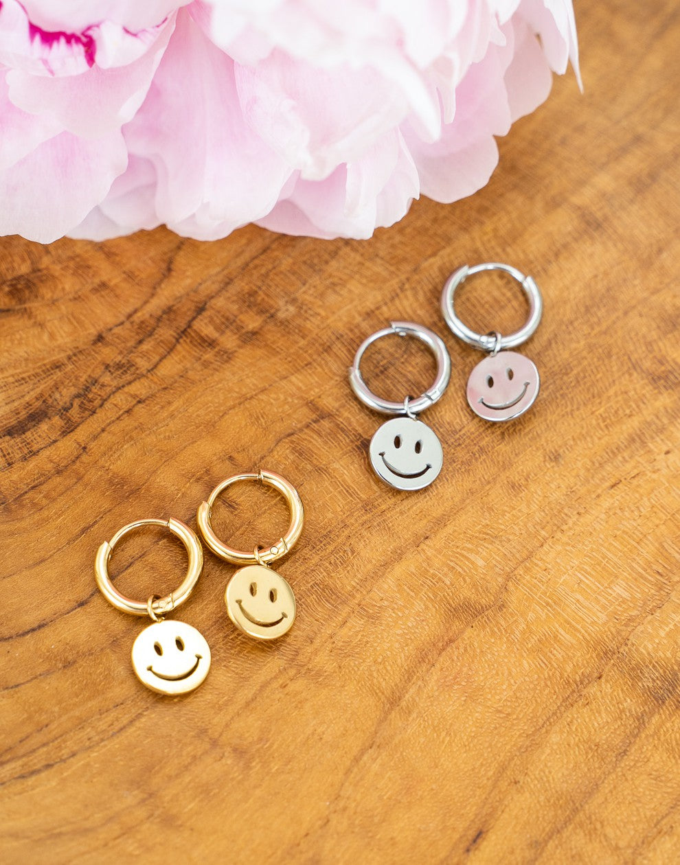 Oorringen smiley goudkleurig