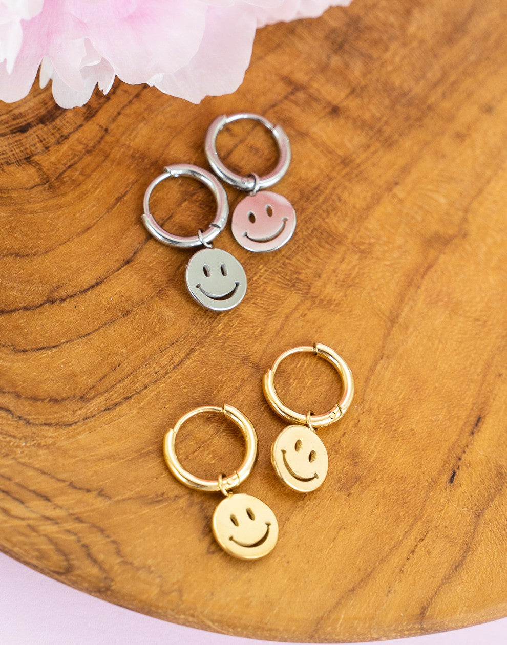 Oorringen smiley zilverkleurig