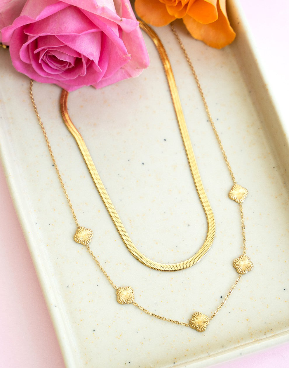 ketting vijf klavers glinster goudkleurig