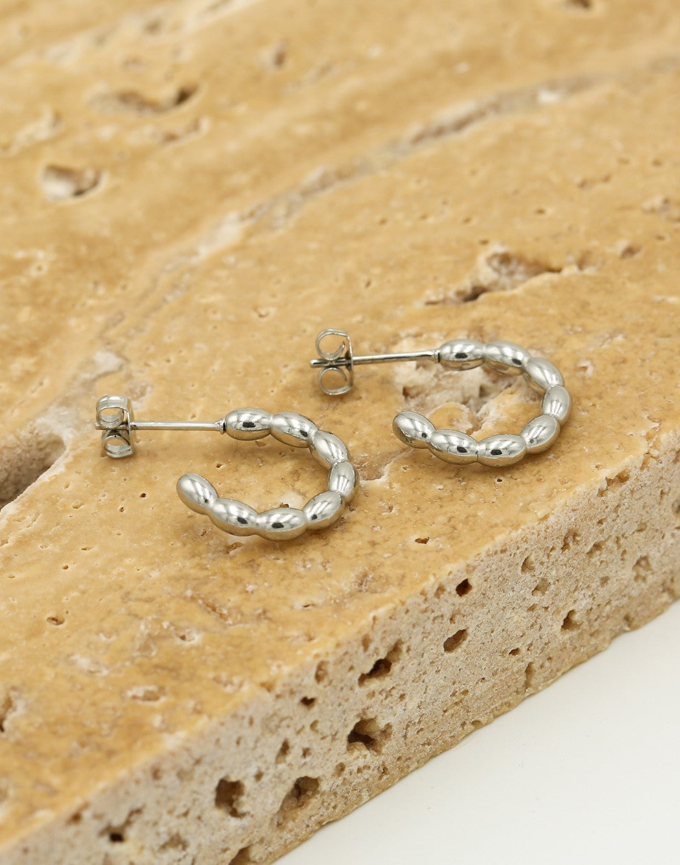 oorhangers bolletjes zilverkleurig