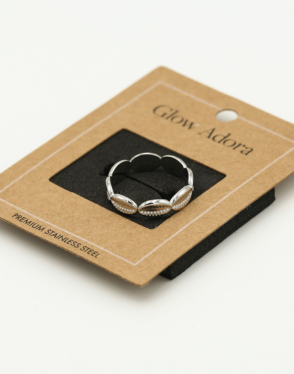 ring schelp patroon zilverkleurig