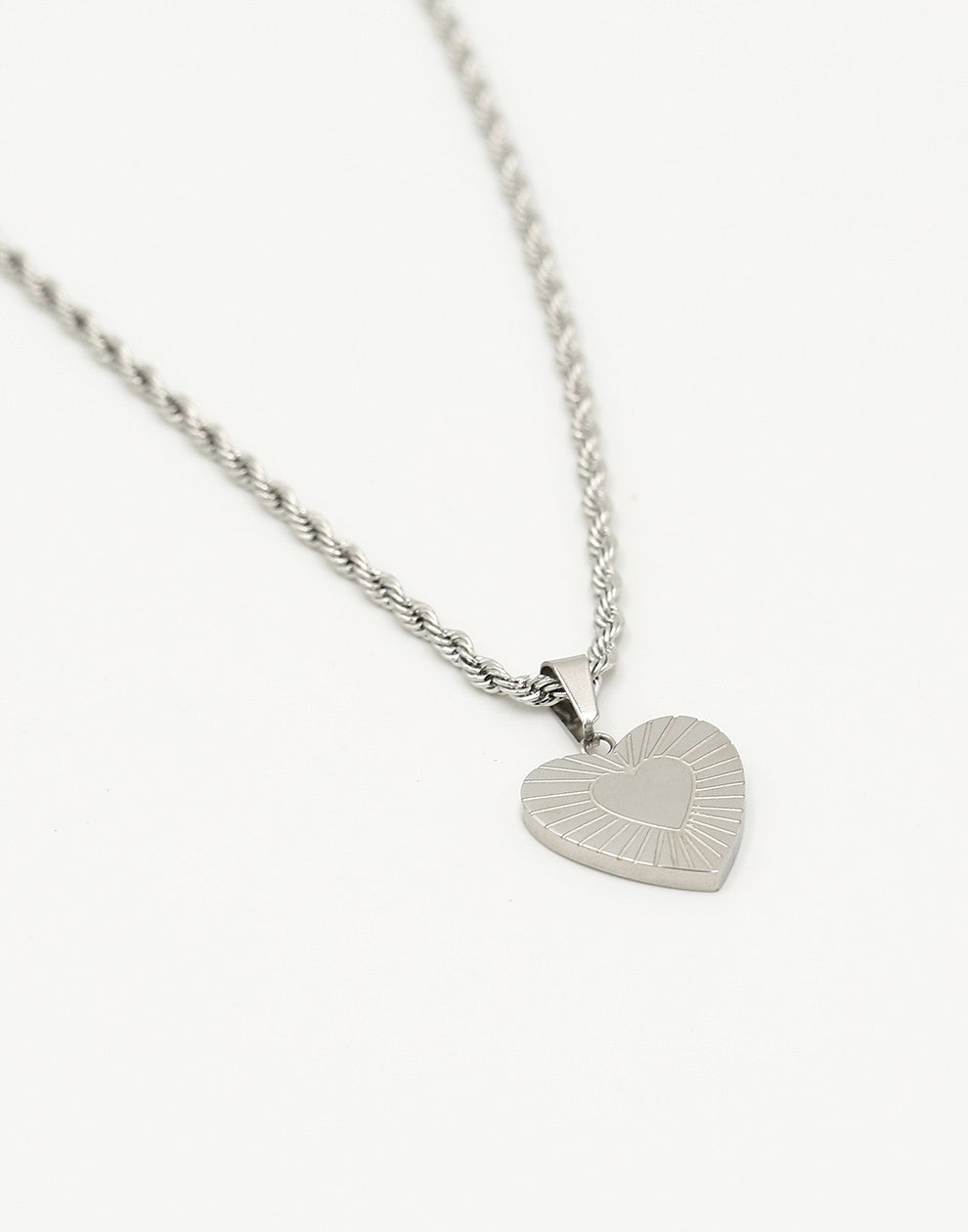 Gedraaide ketting met hart zilverkleurig
