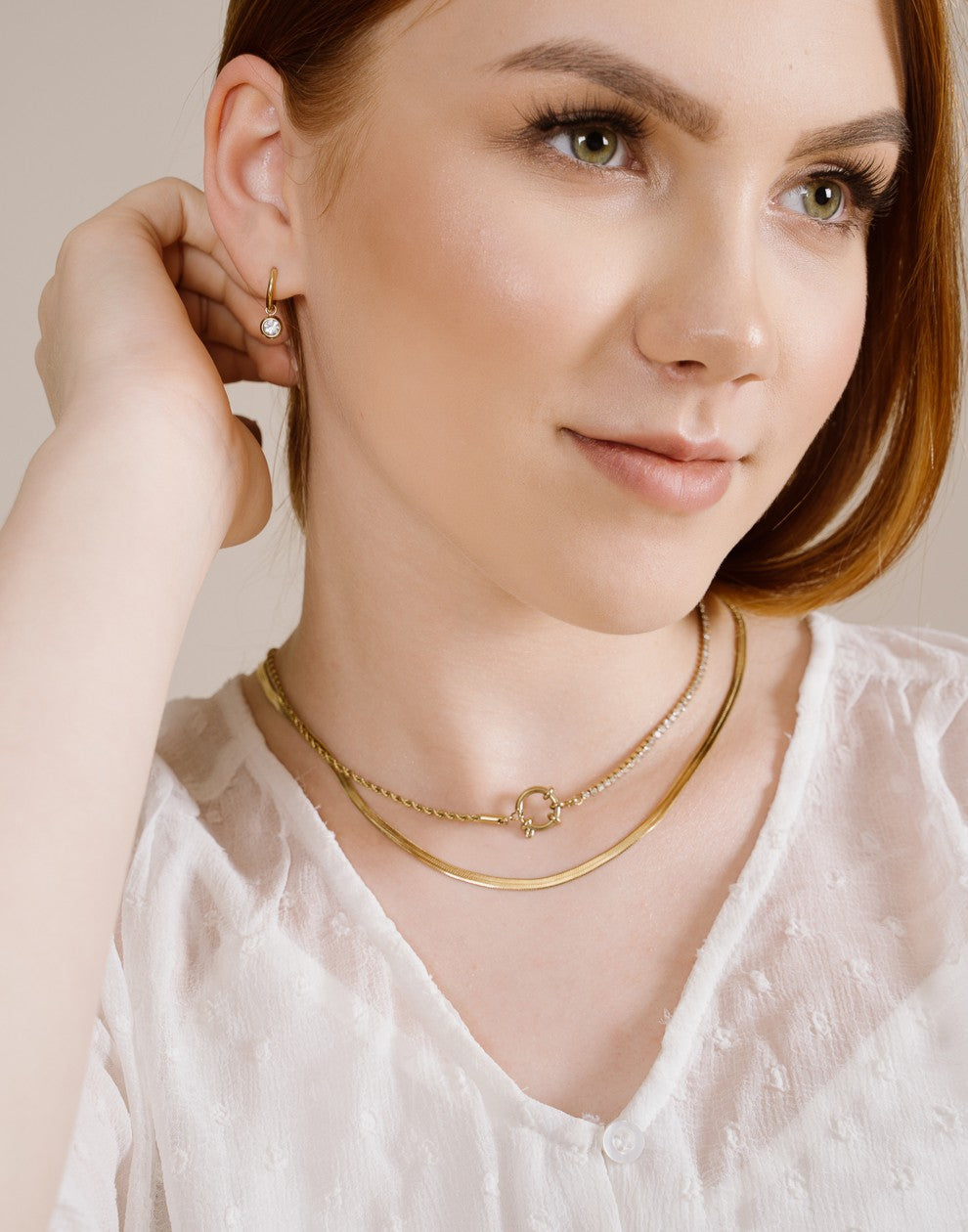 Ketting gedraaide schakel met steentjes en slotje goudkleurig