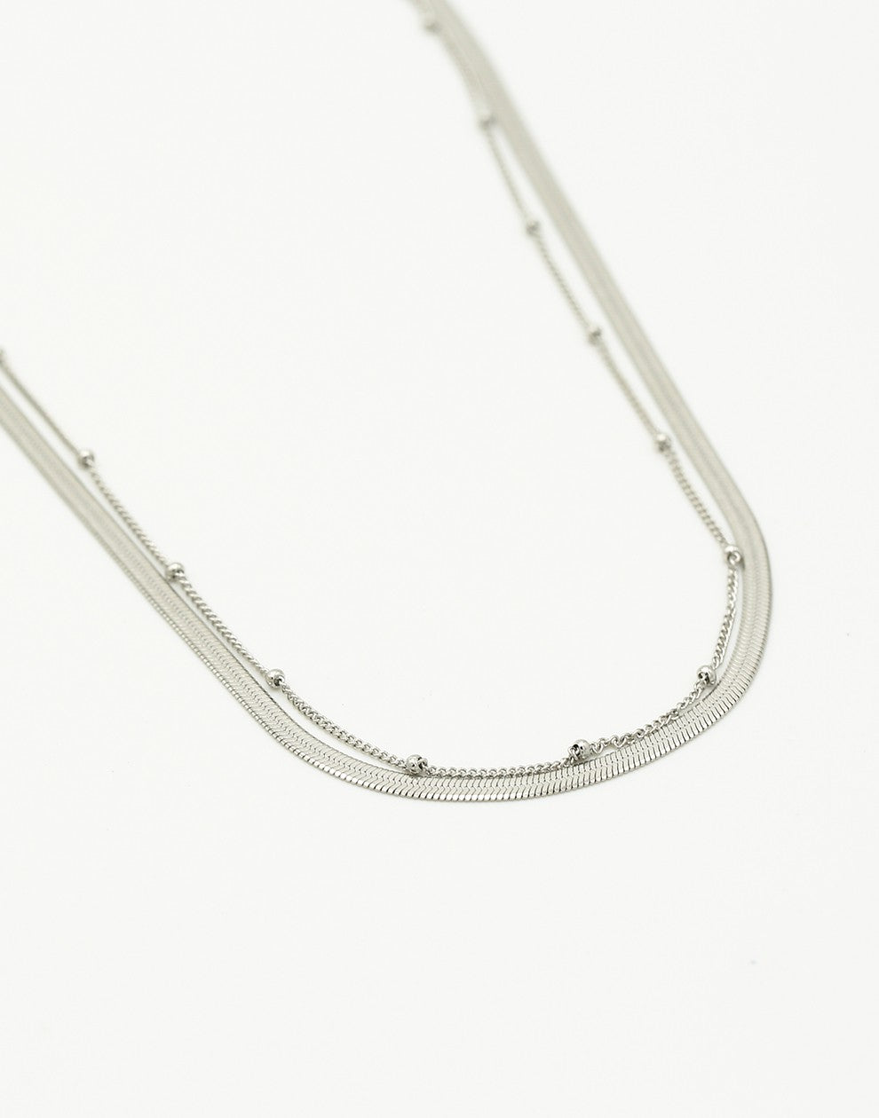 Dubbele ketting snake bolletjes zilverkleurig