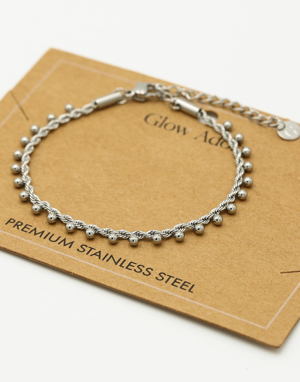 Gedraairde armband bolletjes zilverkleurig