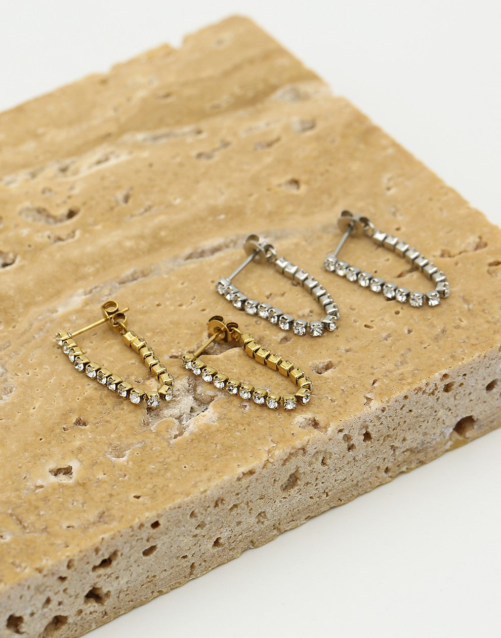 Tennis oorsteker chain goudkleurig