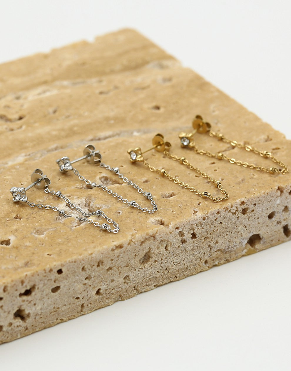 oorbellen steentje met ketting goudkleurig
