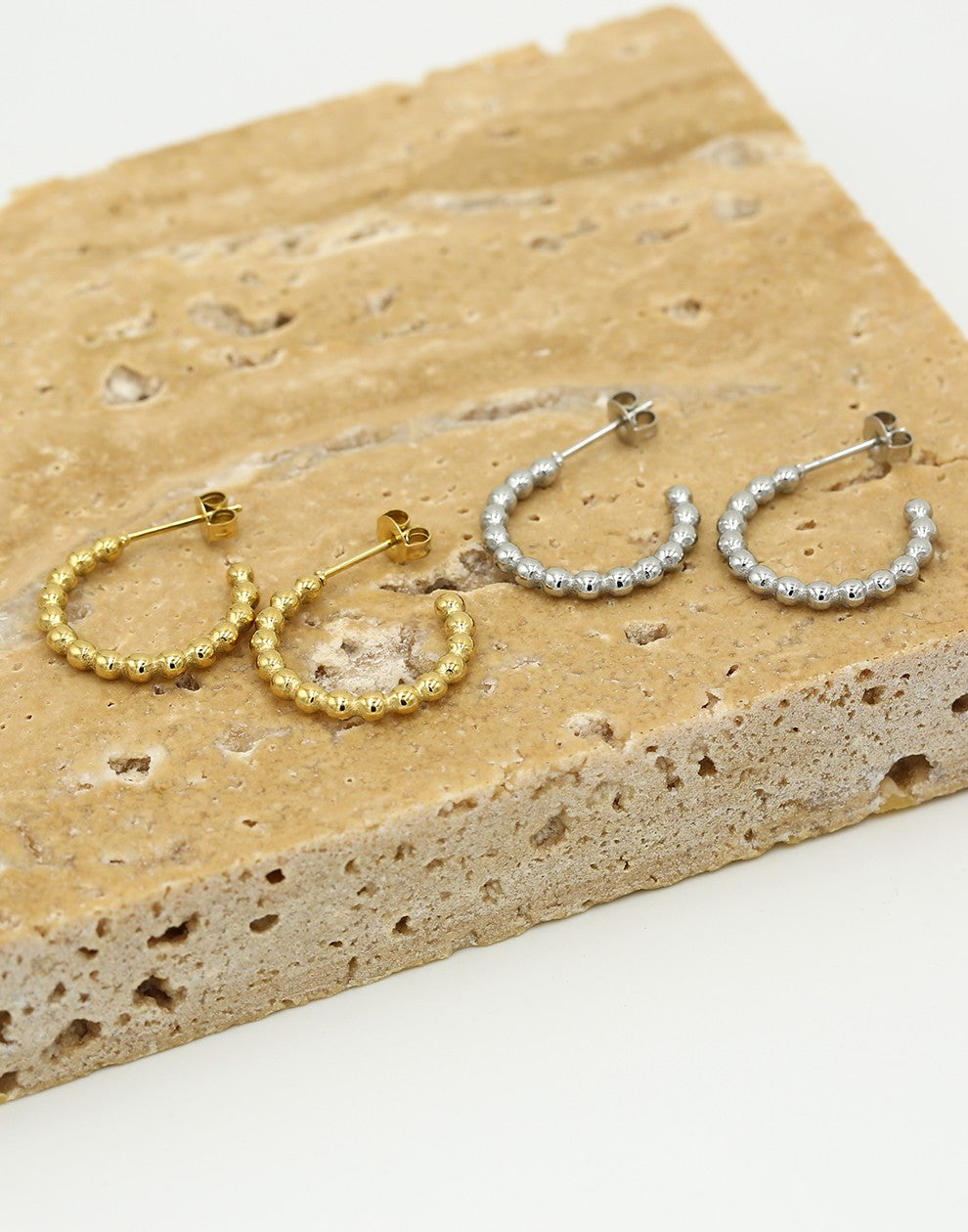 Oorhanger bolletjes goudkleurig