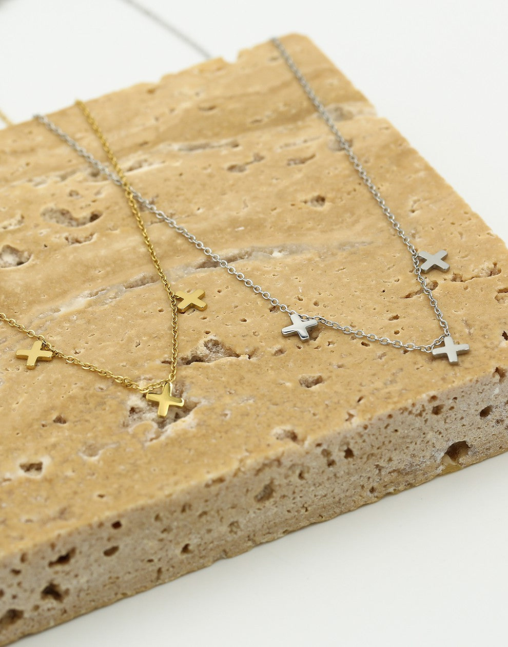 Ketting drie kruisjes goudkleurig