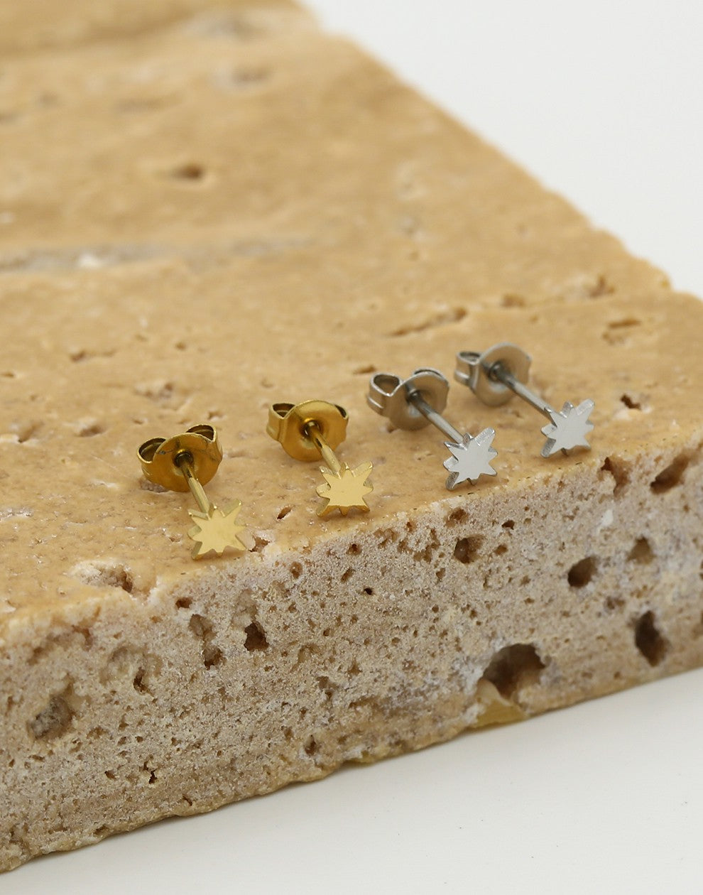 Studs morningstar goudkleurig