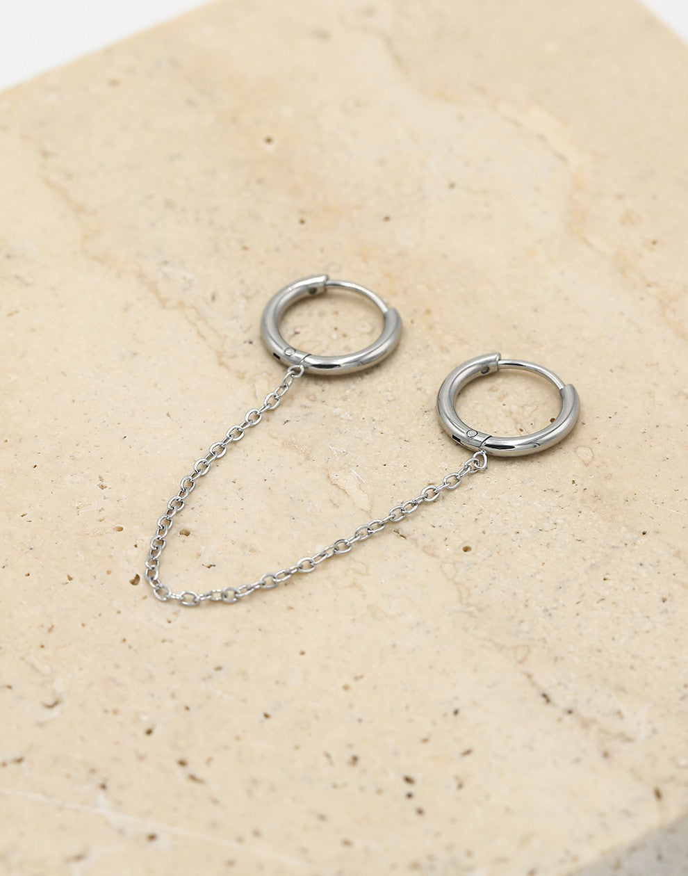 zilverkleurigen oorringen dubbel met chain