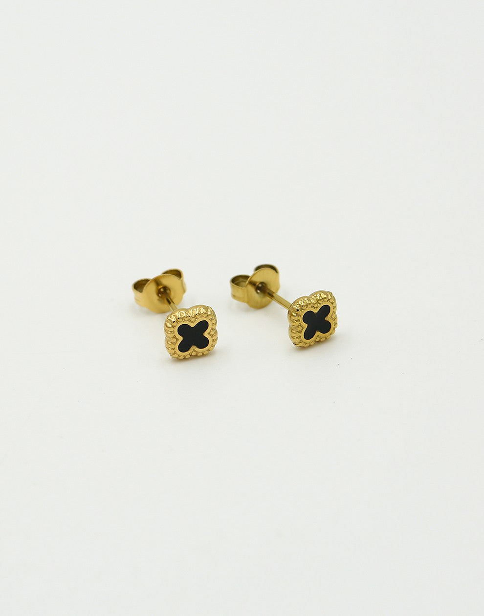 Studs klavers zwart goudkleurig