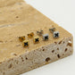 Studs klavers zwart goudkleurig