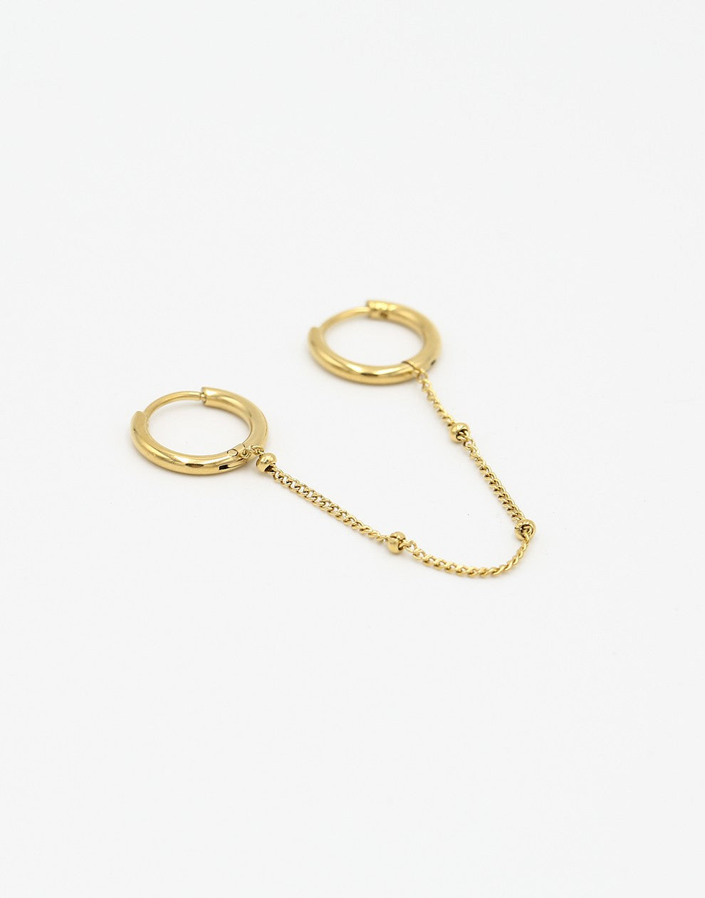 Dubbel oorring met bolletjes chain goudkleurig