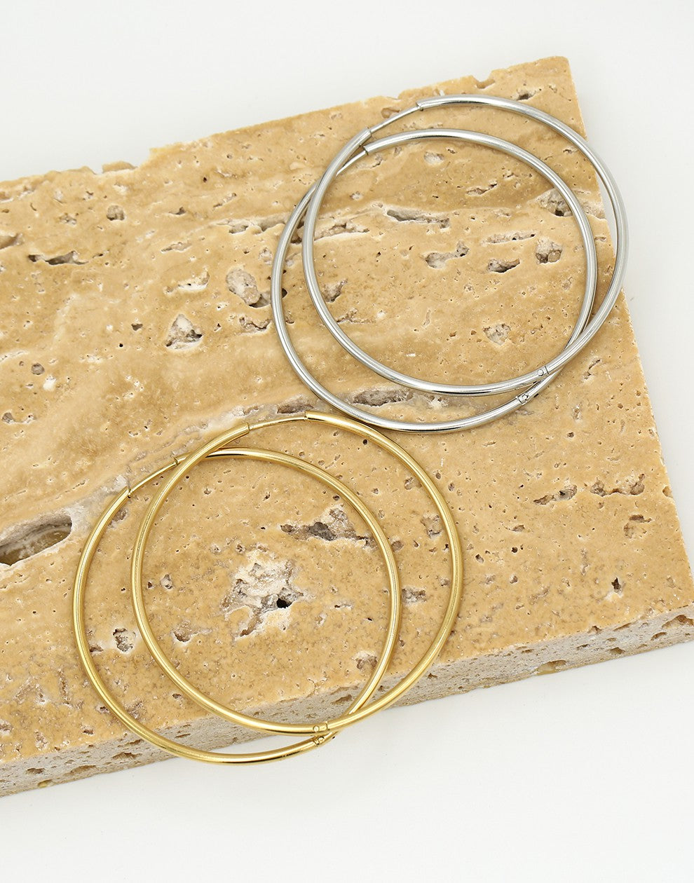 Basic hoop oorringen 5cm zilverkleurig