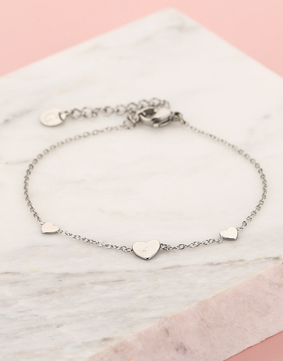 Armband 3 hartjes zilverkleurig