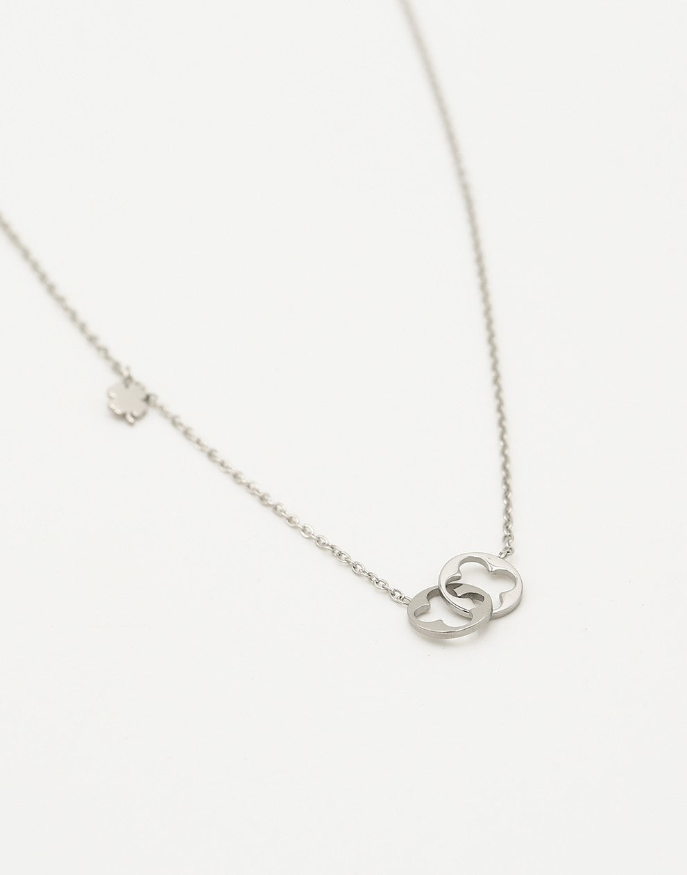 Ketting dubbele klavertjes connected zilverkleurig