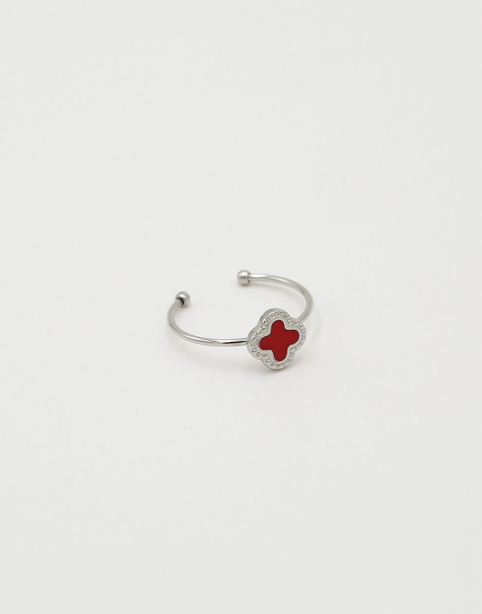 Ring klaver rood zilverkleurig