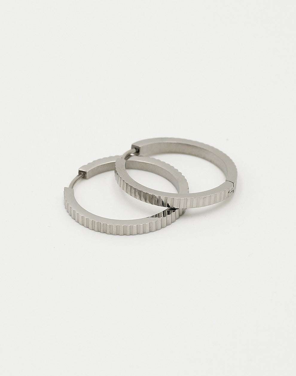 hoop oorringen ribbeltjes zilverkleurig