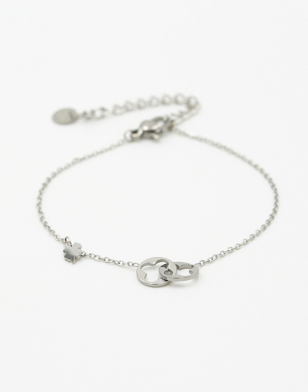 armband verbonden klavertjes zilverkleurig