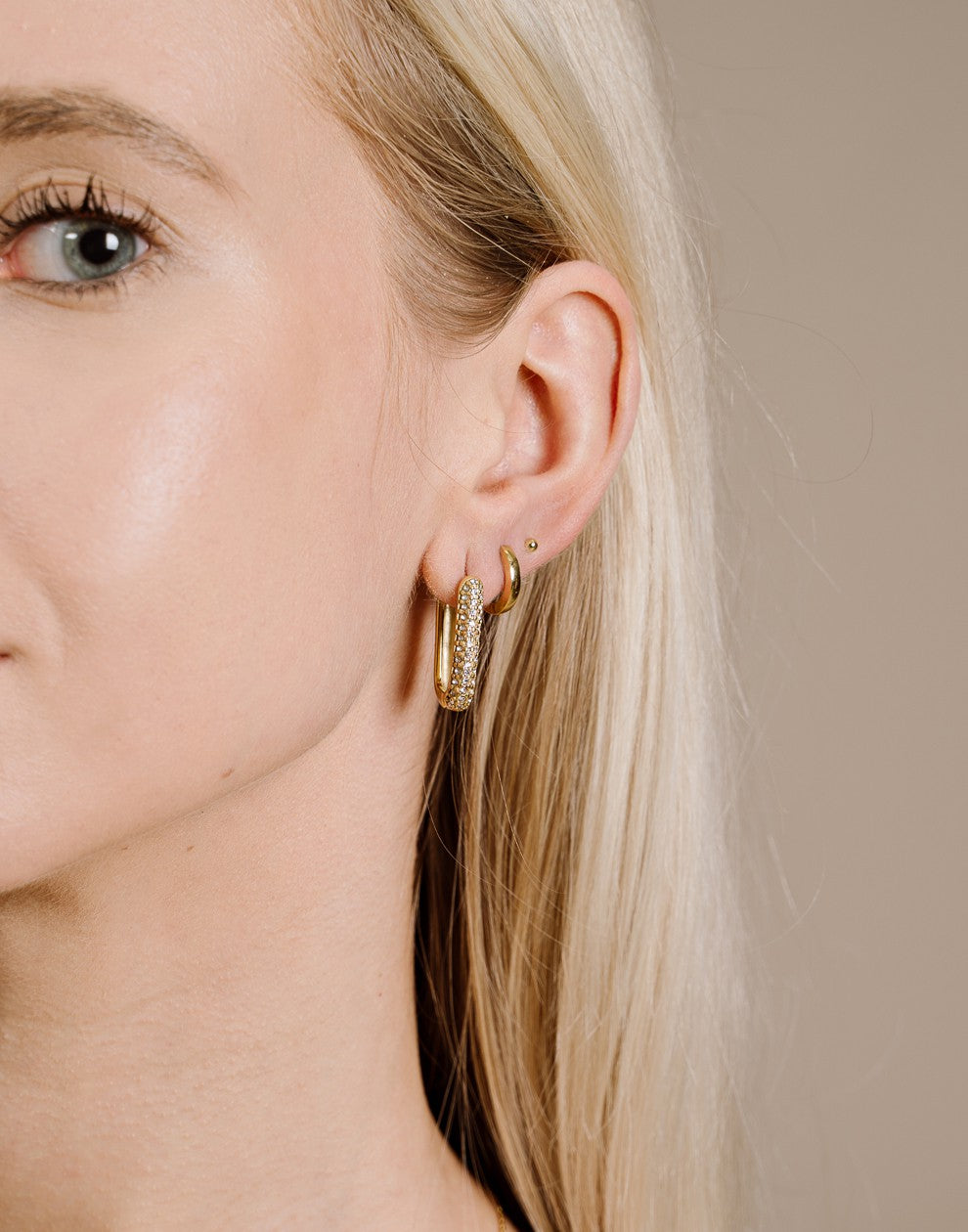hoops ovaal steentjes goudkleurig