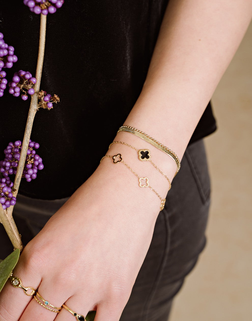armband 3 open klavers goudkleurig