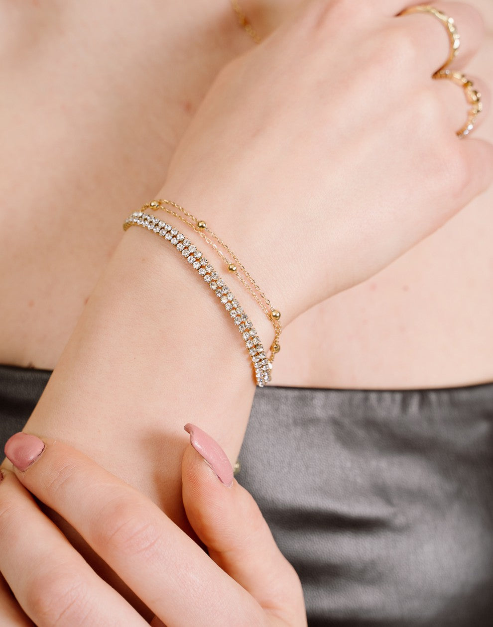 Armband dubbel bolletjes goudkleurig