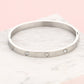 Bangle steentjes en hartjes zilverkleurig