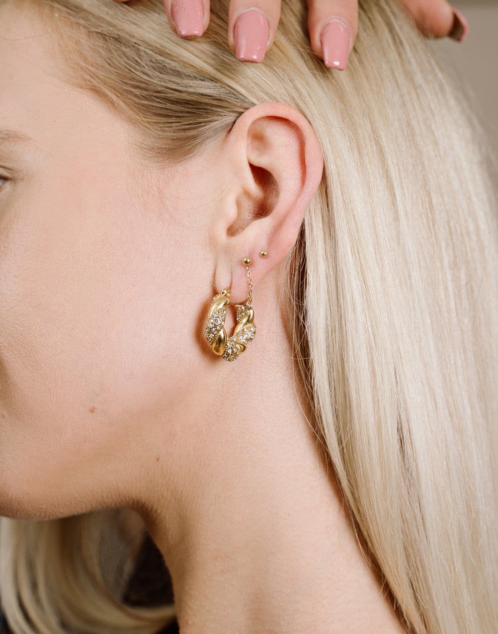 Oorringen gedraaide hoops strass goudkleurig