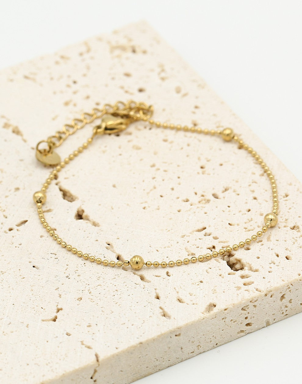 goudkleurigen bolletjes armband