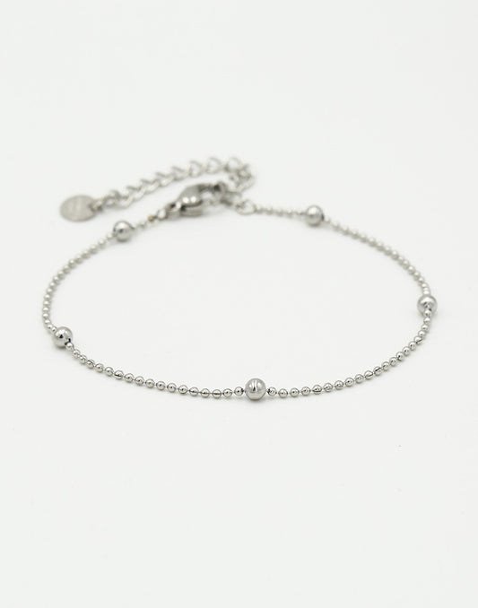 zilverkleurigen bolletjes armband