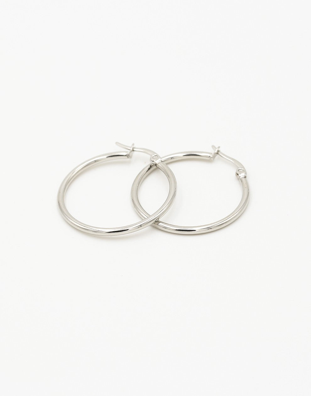Thin silver-colored hoop earrings 30mm
