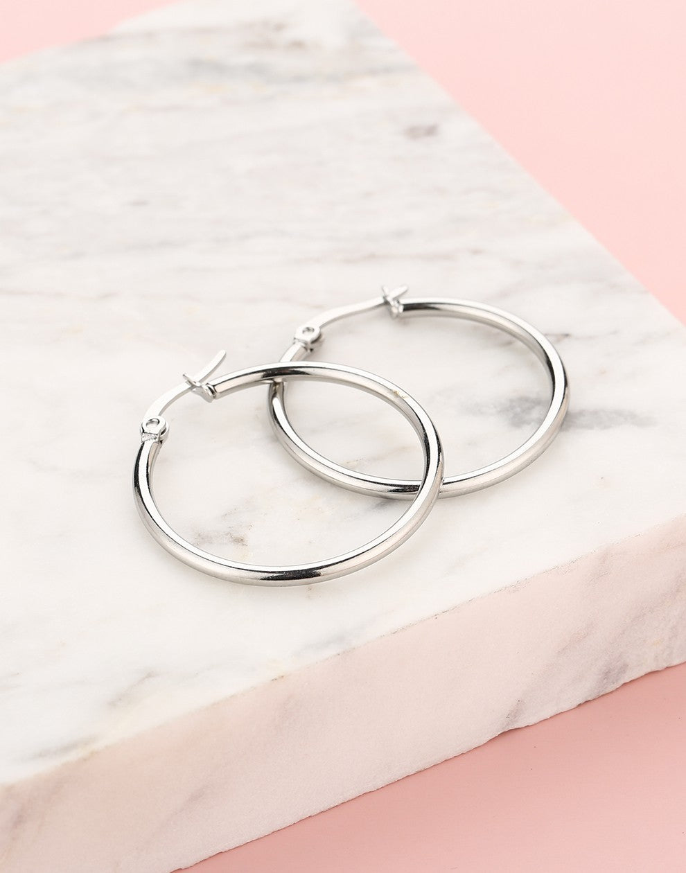 Thin silver-colored hoop earrings 30mm