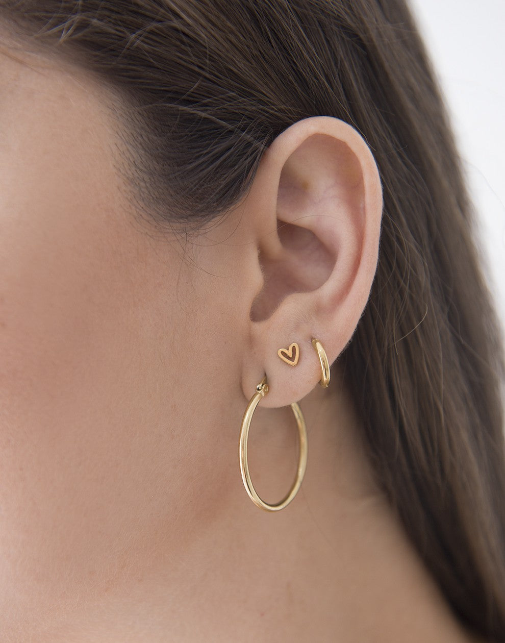 Thin gold-colored hoop earrings 30mm