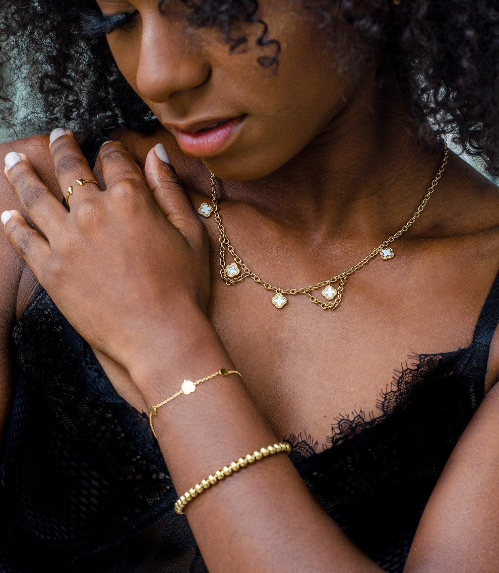 Schakelketting klavers wit goudkleurig